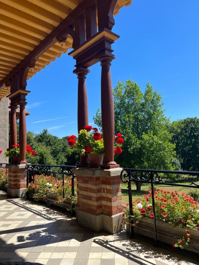 Chateau Du Gue Aux Biches Couette-café 4*